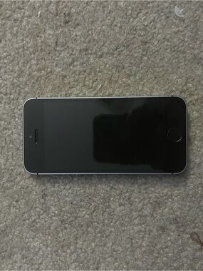 Apple iPhone SE